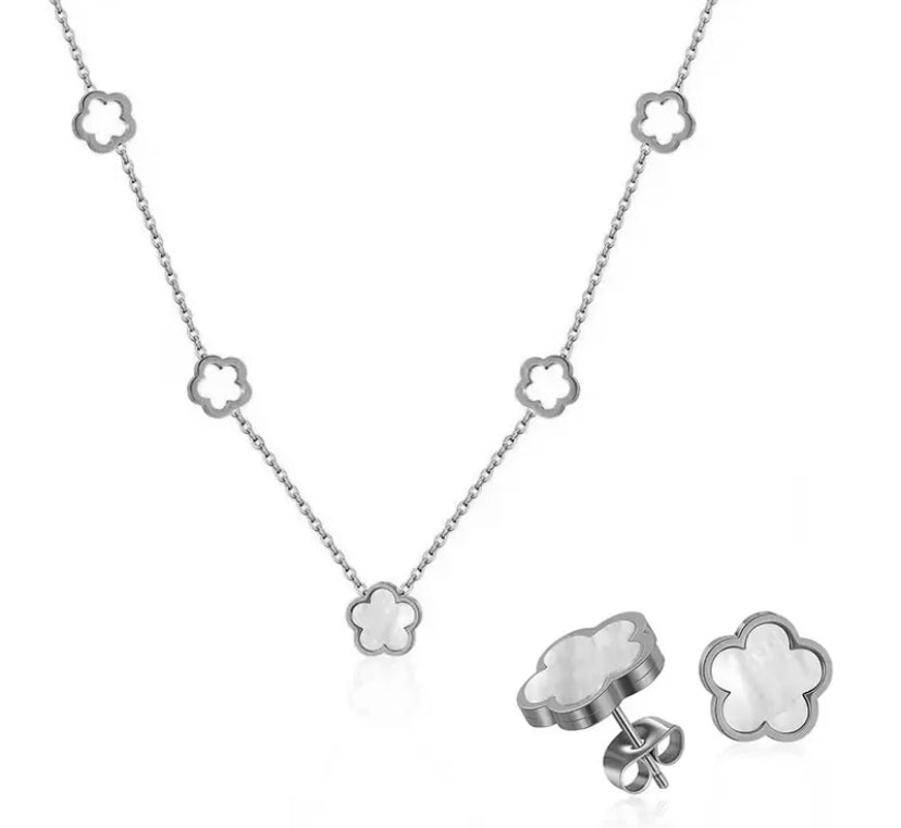 Collier et boucles d’oreilles