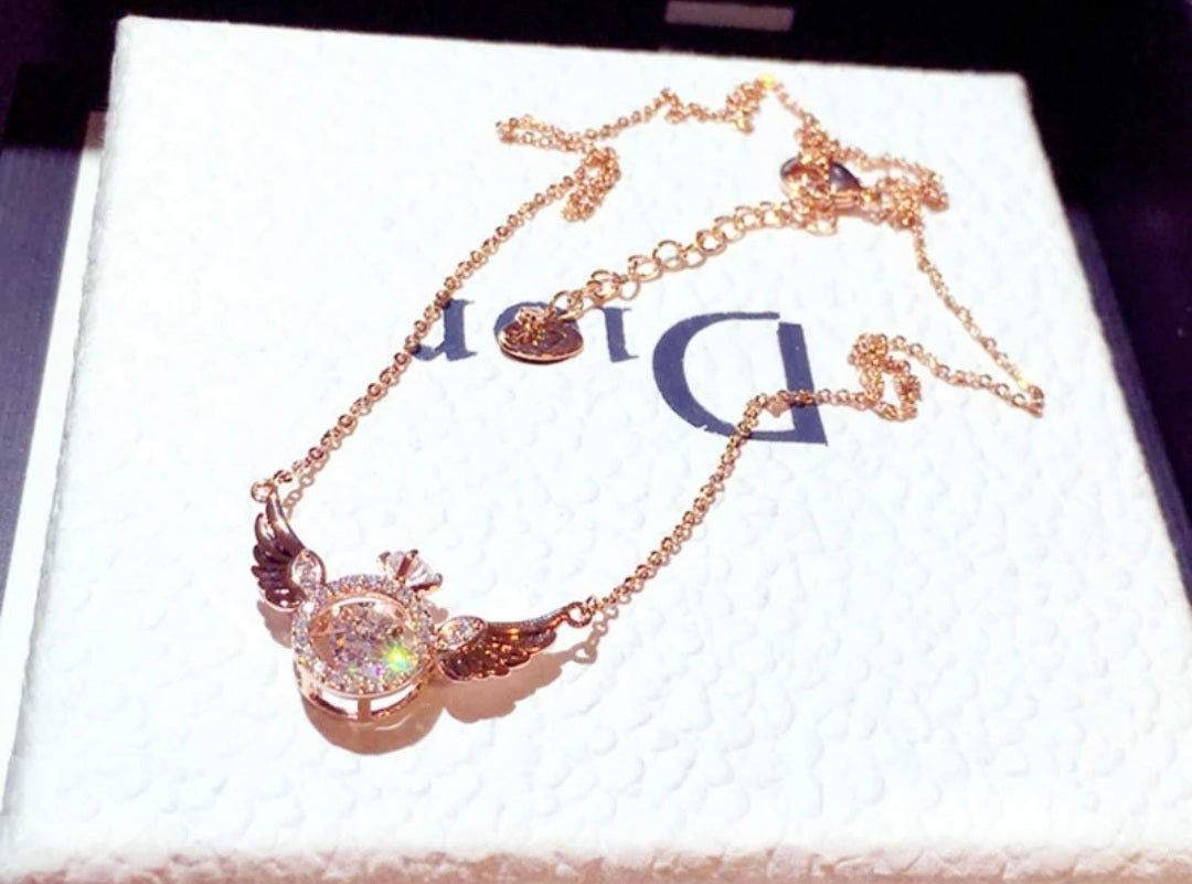 Collier de luxe avec Ailes d'angle et boucles d'oreilles