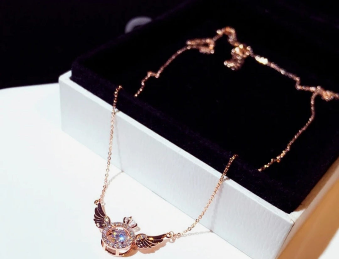 Collier de luxe avec Ailes d'angle et boucles d'oreilles
